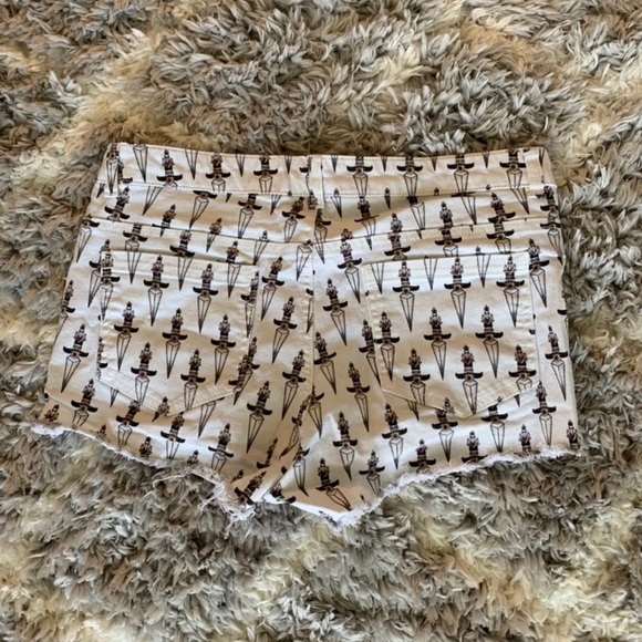 Shorts - Picture 3 of 3